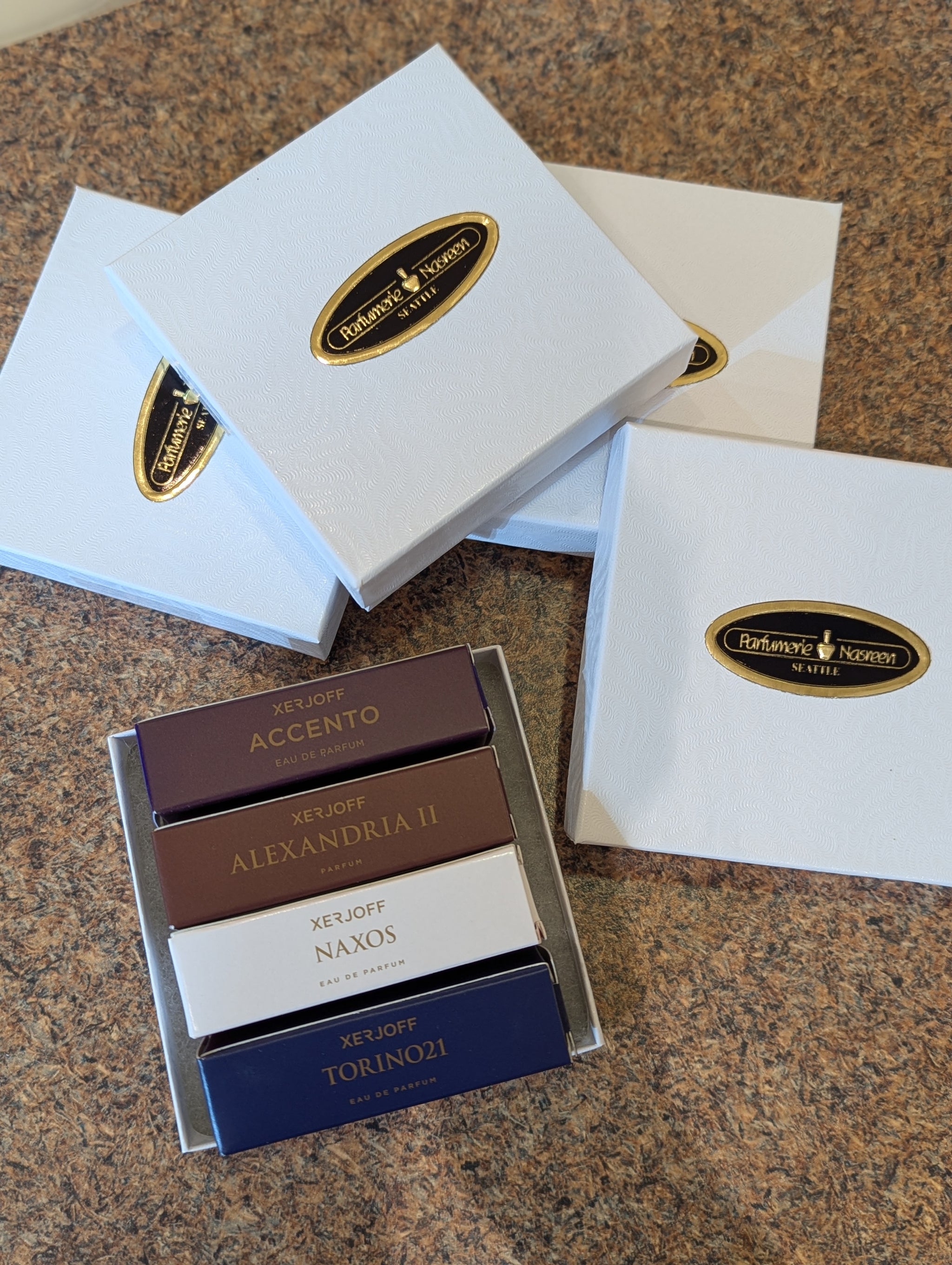 Eau de Parfum ギフトボックス付き Eau de Parfum ギフトボックス付き GIFT BOX（ギフトボックス、お渡し